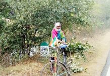 लोकतंत्र के मर्यादा में आड़े नहीं आयी गरीबी