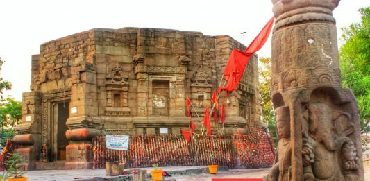 तीर्थाटन व पर्यटन का जीवंत केन्द्र है मुंडेश्वरी धाम, यहाँ बलि के बाद भी जिंदा रहते हैं बकरे