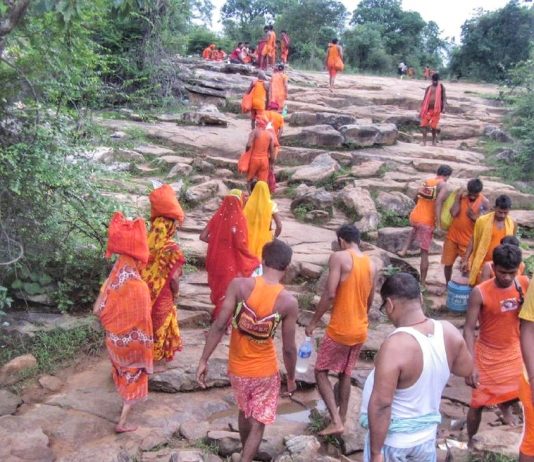 गुप्ताधाम: पहाड़ की चढ़ाई, जंगल की सैर और गुफा में स्थित बाबा गुप्तेश्वर नाथ के दर्शन