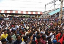 सासाराम में रेलवे के निजीकरण के खिलाफ सड़क पर उतरे छात्र