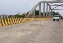 खोखला होने लगा गौरक्षणी ओवरब्रिज, वाहन चालक परेशान