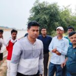rohtas DM dharmendra kumar and officers team visited villages and investigated govt plans In BHALUARI Panchayat Dehri (5)