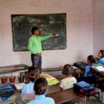 rohtas news officers did surprise inspection of govt schools In 190 panchayats of Rohta (3)