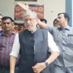 rohtas news Rajya Sabha MP Sushil Modi met former MLA in prisoner ward of Sasaram Sadar Hospital sasaram (1)