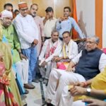 rohtas news Rajya Sabha MP Sushil Modi met former MLA in prisoner ward of Sasaram Sadar Hospital sasaram (2)
