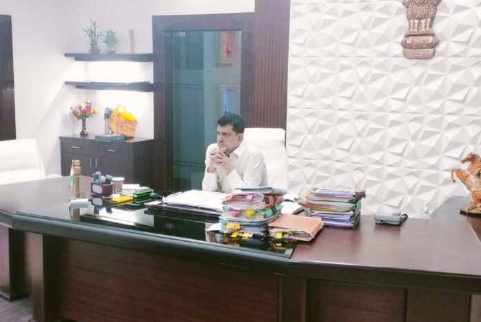 rohtas news DM navin kumar reviewed the works of ICDS department 051023