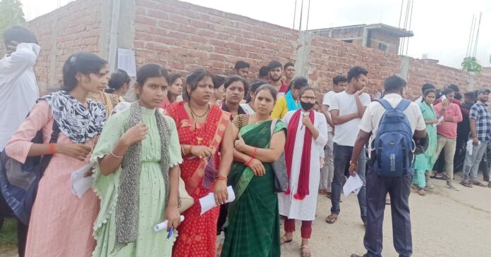 rohtas news three candidates expelled from constable recruitment written examination in sasaram 1023