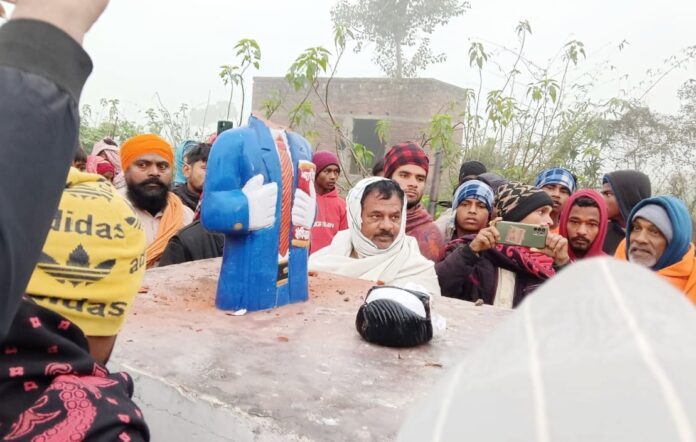 rohtas news Antisocial elements broke the statues of Baba Saheb and Sant Ravidas police engaged in investigation 0124