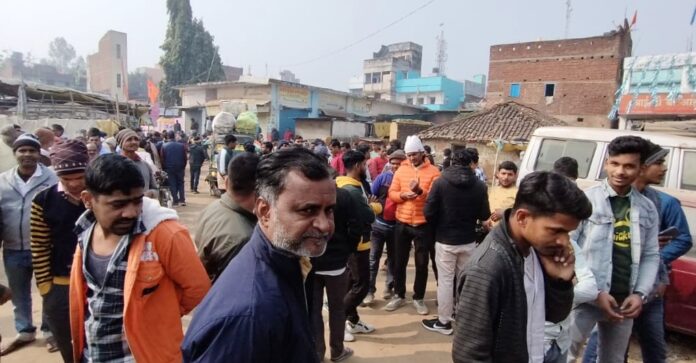 rohtas nokha news Angered by incidents of theft shopkeepers demonstrated 300124